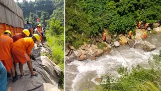 चंबा में साल नदी में गिरे बाइक सवार को ढूंढने में जुटी एनडीआरएफ टीम। जागरण
