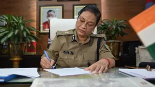 38 मैगजीन, 1,562 कारतूस भी पुलिस को सौंपेंगे आत्मसमर्पण करने वाले माओवादी।