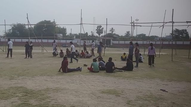 बिहार में सपने बड़े, मैदान छोटे... दरभंगा के खिलाड़ियों का संघर्ष जारी 

