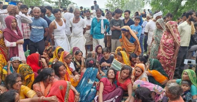 कन्नौज में सेना भर्ती की तैयारी कर रहे युवक को मिनी ट्रक ने कुचला, पांच घंटे तक जाम किया तिर्वा-इंदरगढ़ मार्ग
