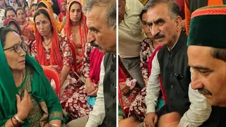 बोह दौरे के दौरान राणो देवी से मुलाकात करते सीएम सुखविन्द्र सिंह सुक्खू। जागरण