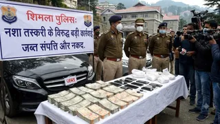 शिमला पुलिस ने नशा तस्कर की लग्जरी कार और अन्य संपत्ति जब्त की है। (फोटो एआई से बनाया है)