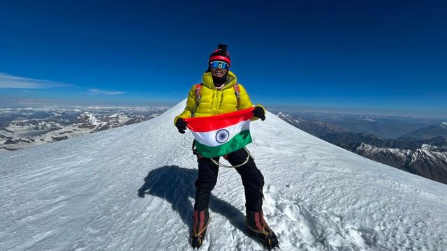 रुड़की: एवरेस्ट विजेता सूबेदार अंकुर रावत ने माउंट कुन पर फहराया तिरंगा

