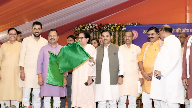 बदायूं को मिली लखनऊ की सीधी कनेक्टिविटी: कासगंज-लखनऊ एक्सप्रेस रेल सेवा शुरू, नोट करें टाइम
