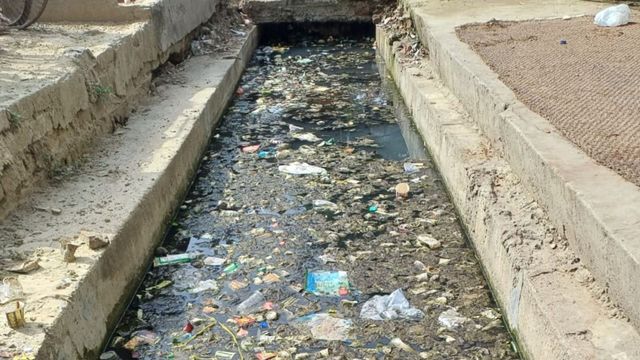 हापुड़ में खुले नाले दे रहे हादसों को न्योता, जिम्मेदारों की लापरवाही लोगों पर पड़ सकती है भारी
