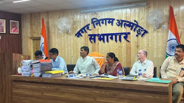 अल्मोड़ा नगर निगम की बोर्ड बैठक में मेयर अजय वर्मा। जागरण