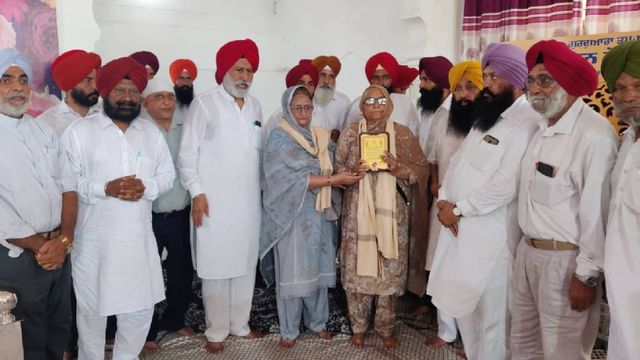 पंजाब के बरनाला में पूर्व सैनिकों ने मनाया 27वां कारगिल विजय दिवस, शहीदों को दी श्रद्धांजलि
