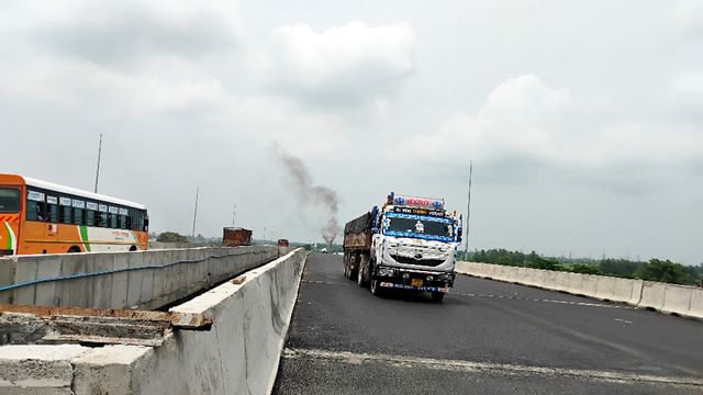 दिल्ली-लखनऊ और नैनीताल रोड पर अब नहीं लगेगा ब्रेक; बरेली के नवदिया में सिक्सलेन फ्लाईओवर पर दौड़े भारी वाहन