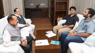 सीजेपी से बातचीत के दौरान जेपी नड्डा और जितेंद्र सिंह। (फोटो- एएनआई।)