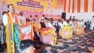 प्रयागराज में मेजा के सिरखिड़ी स्थित एमबी पैलेस एंड रिजार्ट में कार्यकताओं को संबोधित करते डिप्टी सीएम केशव प्रसाद मौर्य। जागरण
