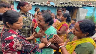 मृतक विशु के स्वजन पुलिस के समक्ष न्याय की गुहार लगाते हुए। (फोटो जागरण)