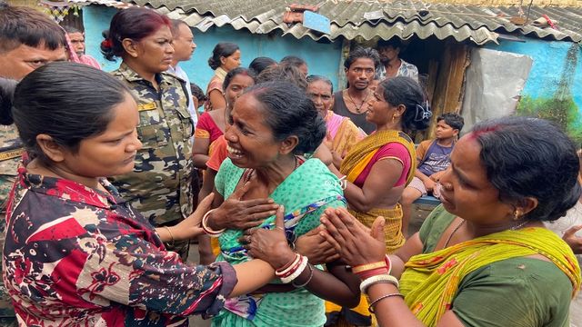 प्रेम विवाह का दर्दनाक अंत: धनबाद के मुनीडीह में युवक की संदिग्ध मौत, पत्नी और नाबालिग बेटे पर हत्या का आरोप
