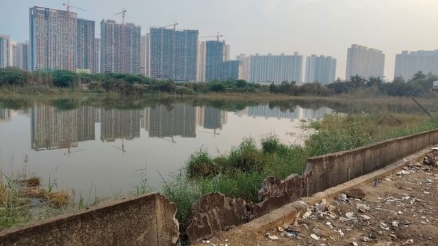 नोएडा-ग्रेटर नोएडा में खुले गड्ढे और नाले दे रहे मौत को न्योता, आखिर कब तय की जाएगी अफसरों की जवाबदेही?
