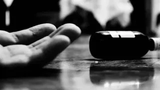 चौथी बेटी के पैदा होने पर पिता ने खाया जहर (प्रतीकात्मक फोटो)