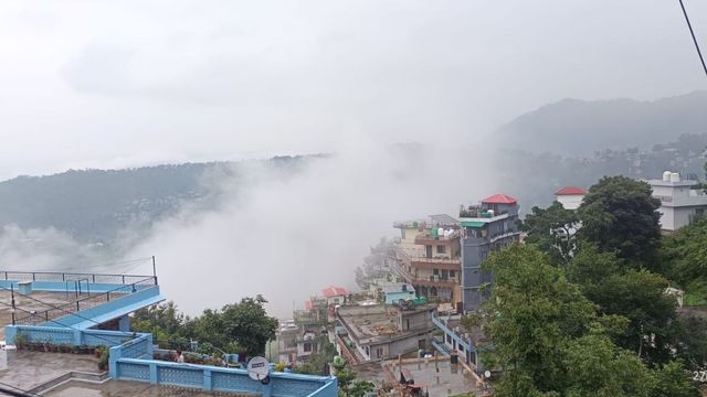 अल्मोड़ा में भारी बारिश से पितना-रणकुना मोटर मार्ग पर मलबा, यातायात बाधित
