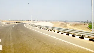 गंगा एक्सप्रेस वे पर घटपुरी के पास का नजारा। जागरण आर्काइव