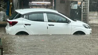 सोहना में कमर तक भरा पानी। जागरण