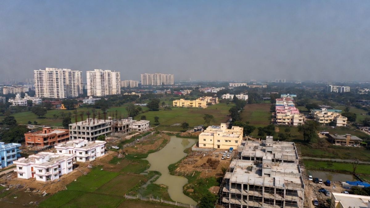 ग्रेटर नोएडा की समता एन्क्लेव समेत तीन अवैध कॉलोनियों पर NGT सख्त, प्राधिकरण और UPPCB से मांगी रिपोर्ट
