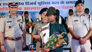 आत्मसमर्पण करने वाले 16 माओवादियों में 14 मिसिर बेसरा दस्ते के।