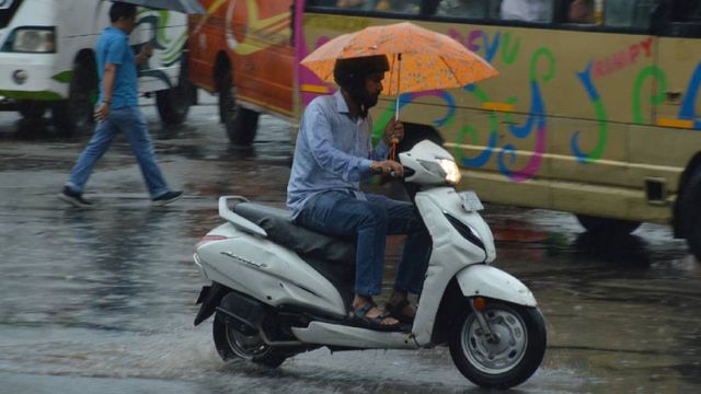जम्मू-कश्मीर में अगले दो दिन भारी बारिश का अलर्ट, ऊधमपुर में उमस से लोग बेहाल