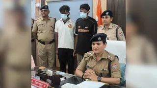 चंपावत में स्मैक तस्करी में गिरफ्तार आरोपितों के बारे में जानकारी देतीं एसपी रेखा यादव। जागरण