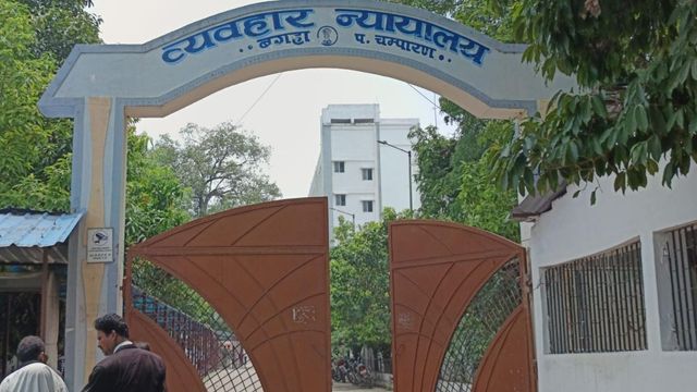 West Champaran : केस डायरी नहीं दी, कोर्ट हुआ सख्त, तीन पुलिस अधिकारियों का वेतन रोकने का आदेश