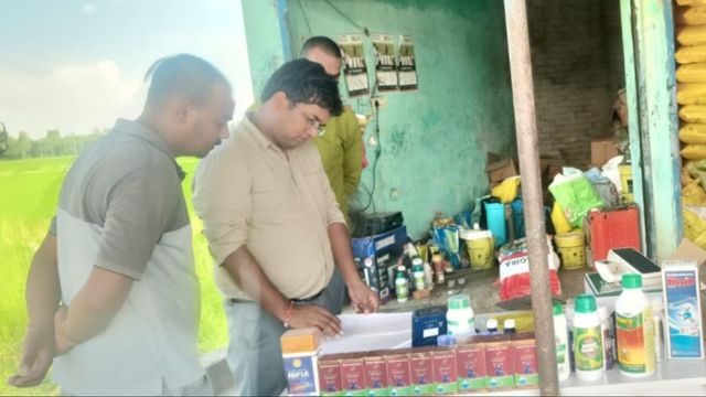 बहराइच में खाद की दुकानों पर बड़ी कार्रवाई, लाइसेंस निलंबित और नोटिस जारी
