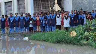 छात्रावास में भरा पानी। फोटो जागरण