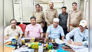 बीसलपुर में खाद प्रतिष्ठान पर अभिलेखों की जांच करती जीएसटी की टीम