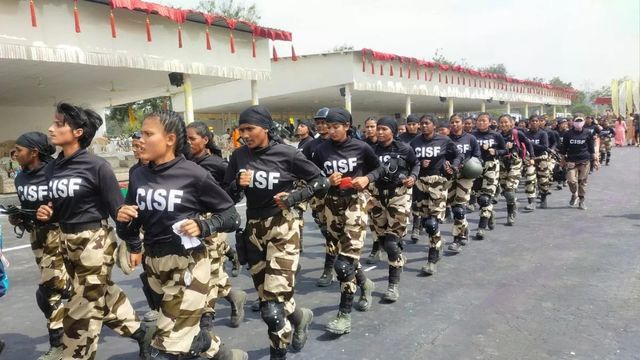 CISF जवानों-अधिकारियों के लिए नया ड्रेस कोड लागू, 10-12 घंटे की ड्यूटी के दौरान भी रहेगा आरामदायक
