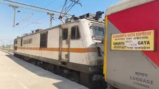 श्रावणी मेले में श्रद्धालुओं को राहत, गया-कामाख्या एक्सप्रेस को मिला नया स्टॉपेज