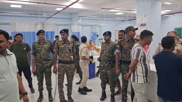 गोपालगंज सदर अस्पताल में बच्चे की मौत पर बवाल, परिजनों ने लगाया लापरवाही का आरोप; दवा काउंटर पर की तोड़फोड़
