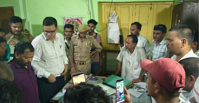 IAS रिंकू राही सिंह फिर सुर्खियों में, उरई नगर पालिका में अभिलेखों की जांच को 5 कंप्यूटर आपरेटर लेकर पहुंचे, कराई स्कैनिंग