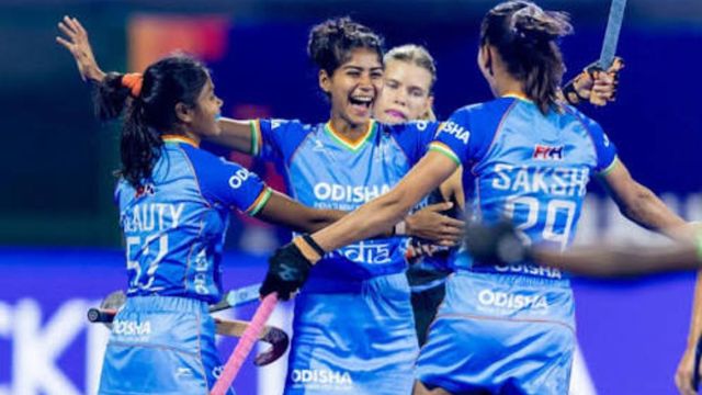 Hockey World Cup: विश्व कप में गदर मचाने के लिए भारतीय महिला टीम जर्मनी रवाना, कप्तान ने भरी हुंकार
