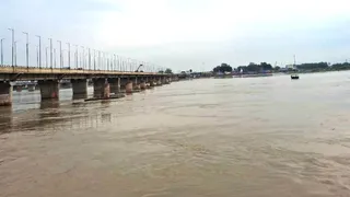 कासगंज में बुधवार को गंगा का जलस्तर चेतावनी बिंदु पार कर गया।