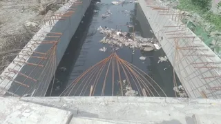 अधूड़ा पड़ा स्ट्रॉम वाटर ड्रेनेज कैनाल। फोटो: जागरण