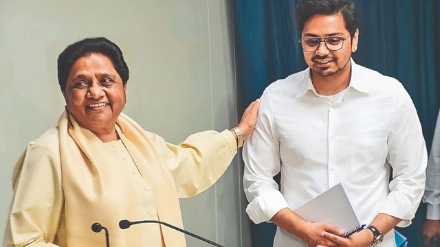 बसपा मुखिया मायावती ने भतीजे आकाश को मैदान में उतारा, बतौर प्रभारी घोषित करेंगे विधानसभा चुनाव के प्रत्याशी