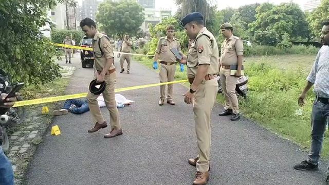 मेरठ में 'सिरफिरे' ने छात्रा के माथे पर मारी गोलियां, फिर खुद सीने में गोली मारकर दे दी जान; युवती की हालत गंभीर