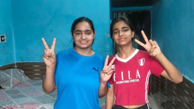 CWG 2026: शर्मिला धनखड़ के गोल्ड जीतते ही खुशी से भीगीं बेटियों की आंखें, रेवाड़ी में मना जश्न