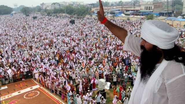 जय गुरु देव आश्रम पर उमड़ी लाखों की भीड़, पंकज महाराज बोले... गुरु के ध्यान व सत्संग से ही आत्मा का कल्याण संभव
