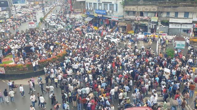 JPSC में गड़बड़ी को लेकर सड़कों पर उतरे छात्र, जयपाल सिंह स्टेडियम से अलबर्ट एक्का चौक तक विरोध मार्च
