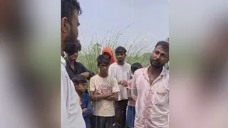 ग्रामीणों ने बड़े भाई की हत्या कर फरार हो रहे छोटे भाई को पकड़ कर पुलिस के हवाले किया। सौ: ग्रामीण