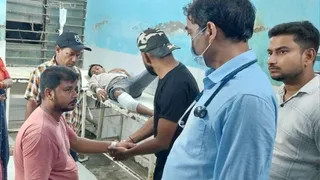 पश्चिम चंपारण में युवक का चल रहा इलाज।