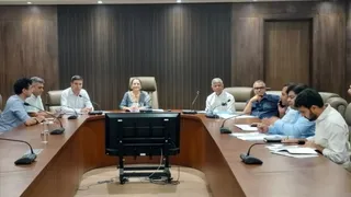 बैठक में मौजूद अधिकारी। फोटो: जागरण