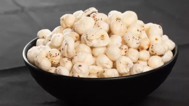 किसानों की बल्ले-बल्ले! अब जम्मू में होगी मखाने की खेती, कृषि एक्सपर्ट्स ने दिए कमाई बढ़ाने के मंत्र
