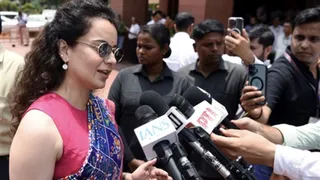 संसद सत्र में भाग लेने पहुंची अभिनेत्री एवं भाजपा सांसद कंगना रनौत ने मीडिया से की बातचीत।