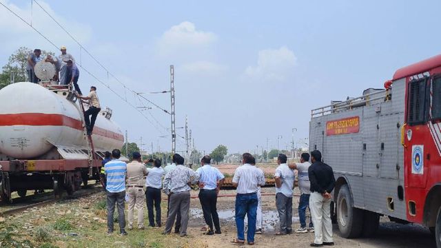 हिसार रेलवे स्टेशन पर LPG टैंकर में गैस लीक, पंजाब-जींद से पहुंचीं टीमें; पूरे इलाके की घेराबंदी 

