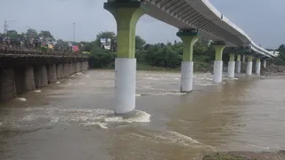 मंगलवार सुबह डैम का जलस्तर 179.23 मीटर दर्ज किया गया था, जिसे नियंत्रित करने के लिए सभी पांच रेडियल गेट आधा-आधा मीटर तक खोले गए।