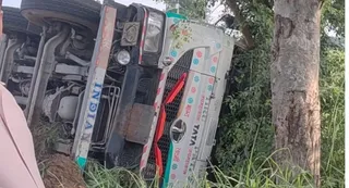 पलटा टैंकर। जागरण