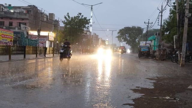 जम्मू-कश्मीर में अगले पांच दिनों तक भारी बारिश का अलर्ट, फ्लैश फ्लड व भूस्खलन की चेतावनी
